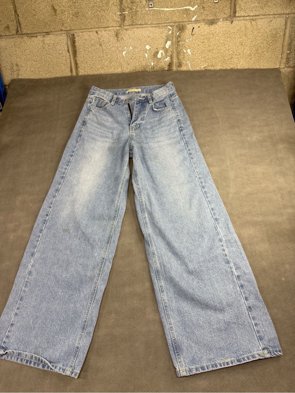 Light Wash Wide Leg Women's Jeans - Classic Flare Style